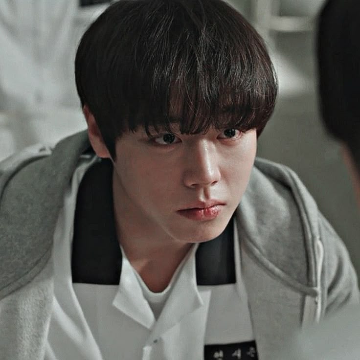 "Si-eun standing up to Yeong-bin - the moment his analytical mind turned toward violence, setting the events in motion that would bring Su-ho into his life. Source: Weak Hero Class 1, Wavve/Netflix"