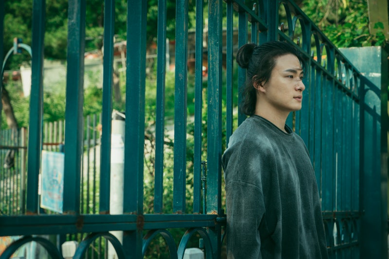 Screenshot from Weak Hero Class 1 showing Seok-dae helping Yeong-i escape. Source: Weak Hero Class 1, Wavve/Netflix