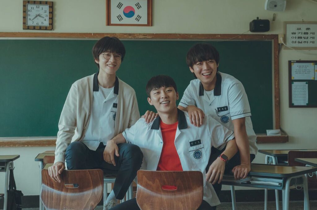 The three friends during their brief period of happiness, before the underlying tensions became insurmountable. Source: Weak Hero Class 1, Wavve/Netflix